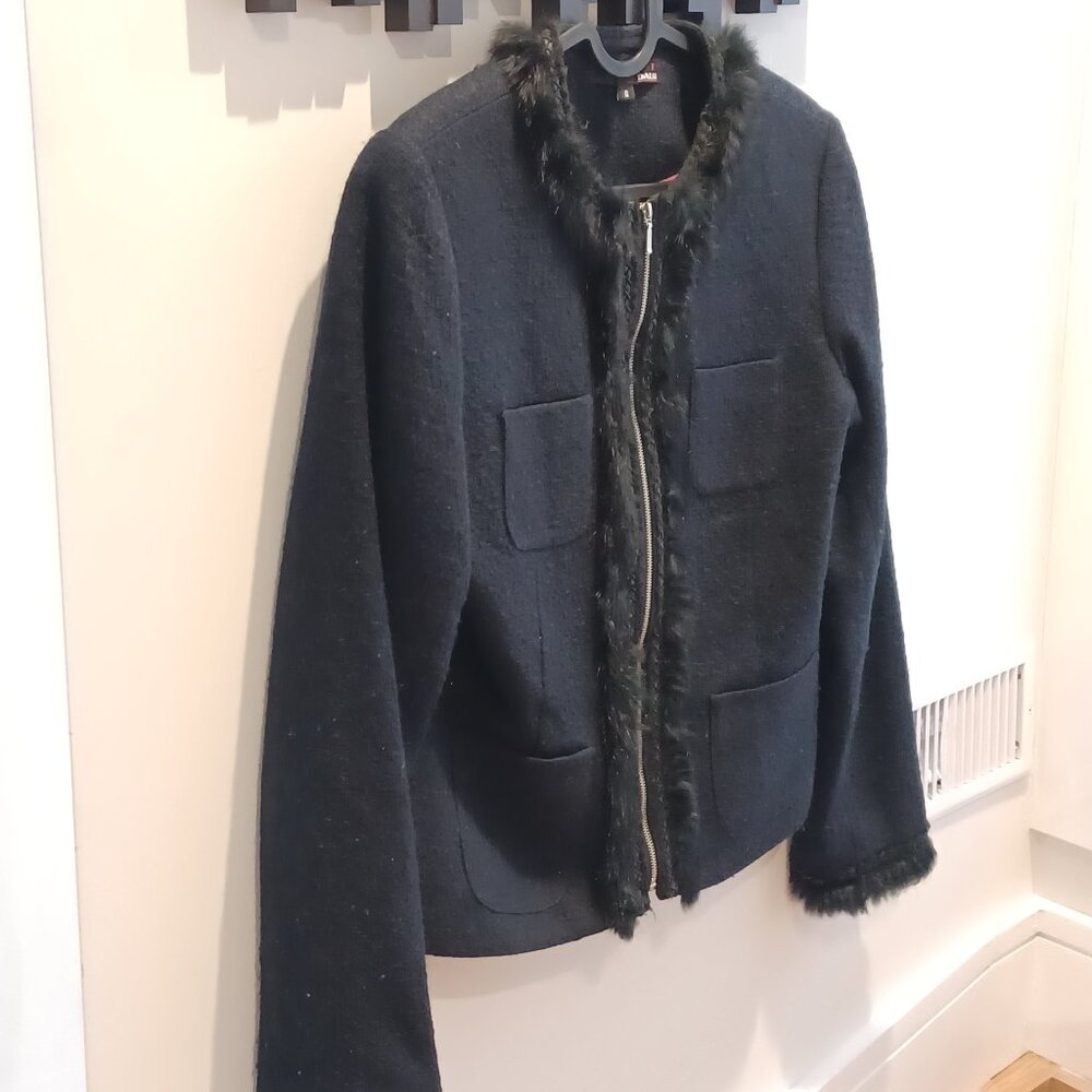 Black jacket with fake fur details by zipper, collar and cuffs.